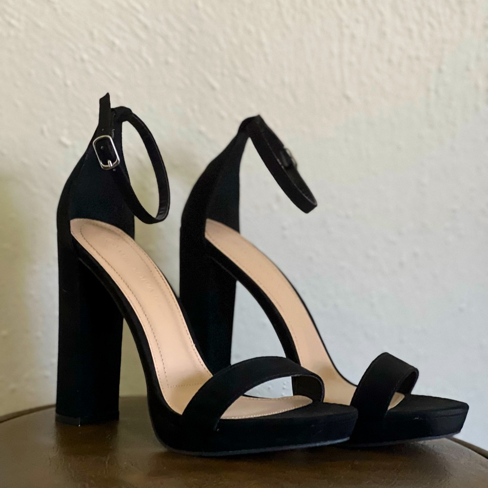 I only used them for one occasion, they are wild diva heels. They are black.